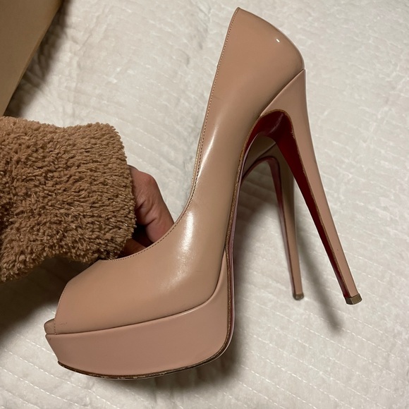 Christian Louboutin Shoes - Christian Louboutin Lady Peep 150 nude